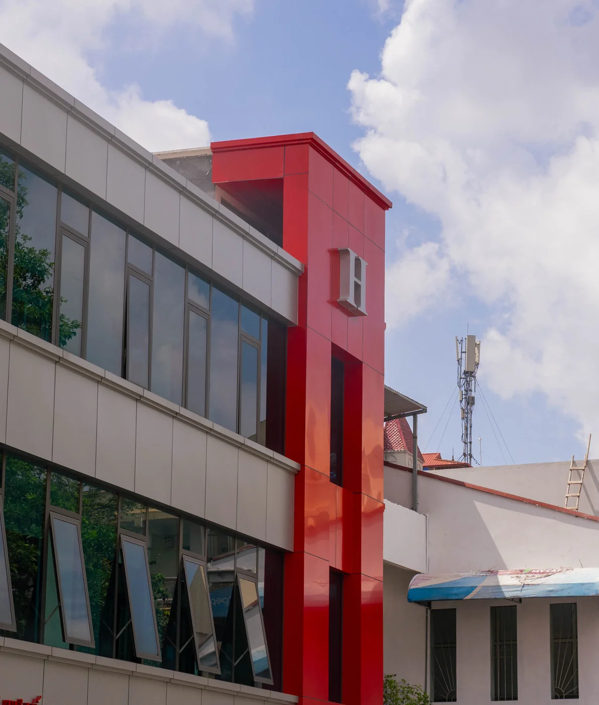 Ban Giám hiệu Nhà trường